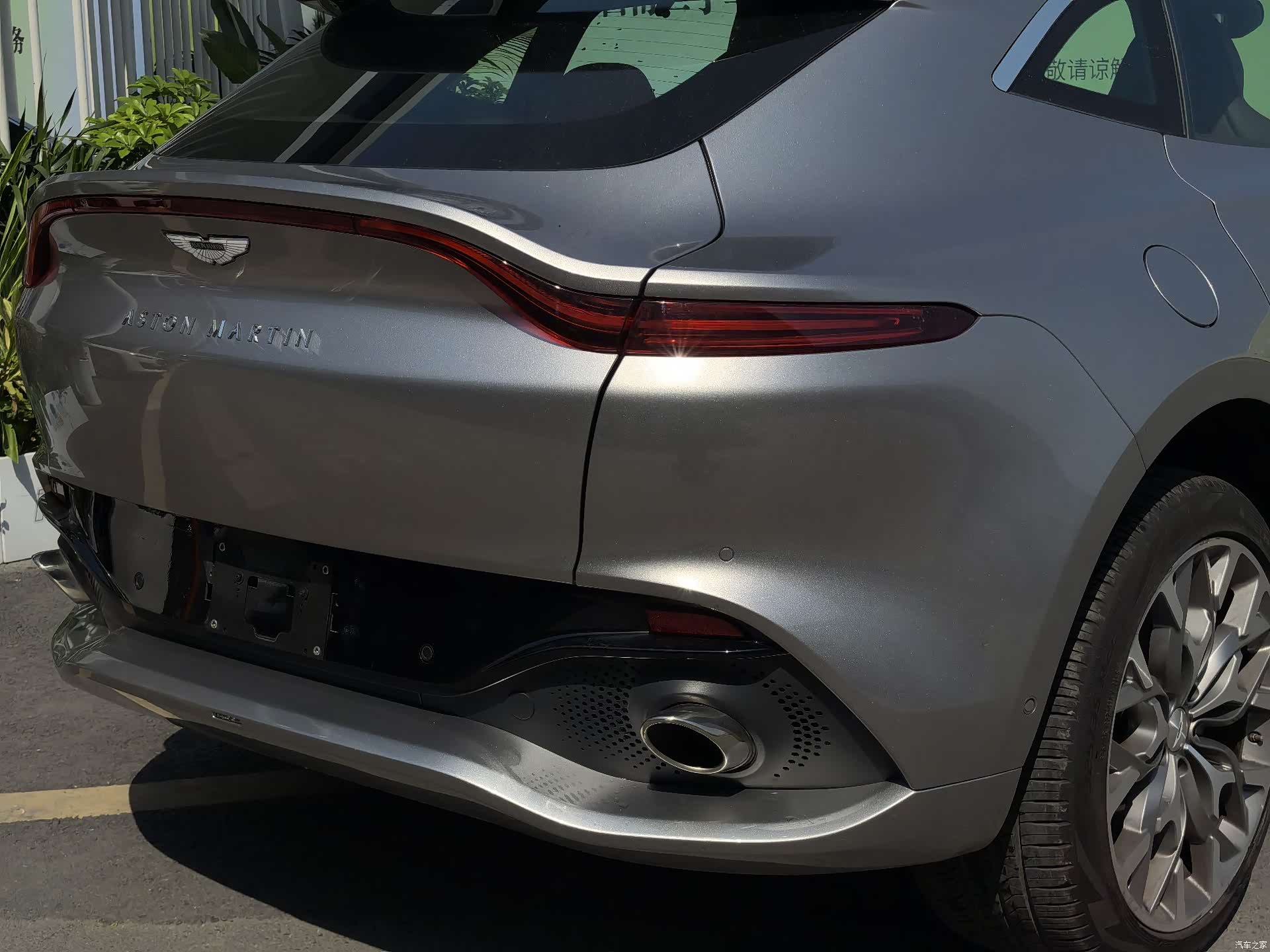 Aston Martin DBX, 2023 20