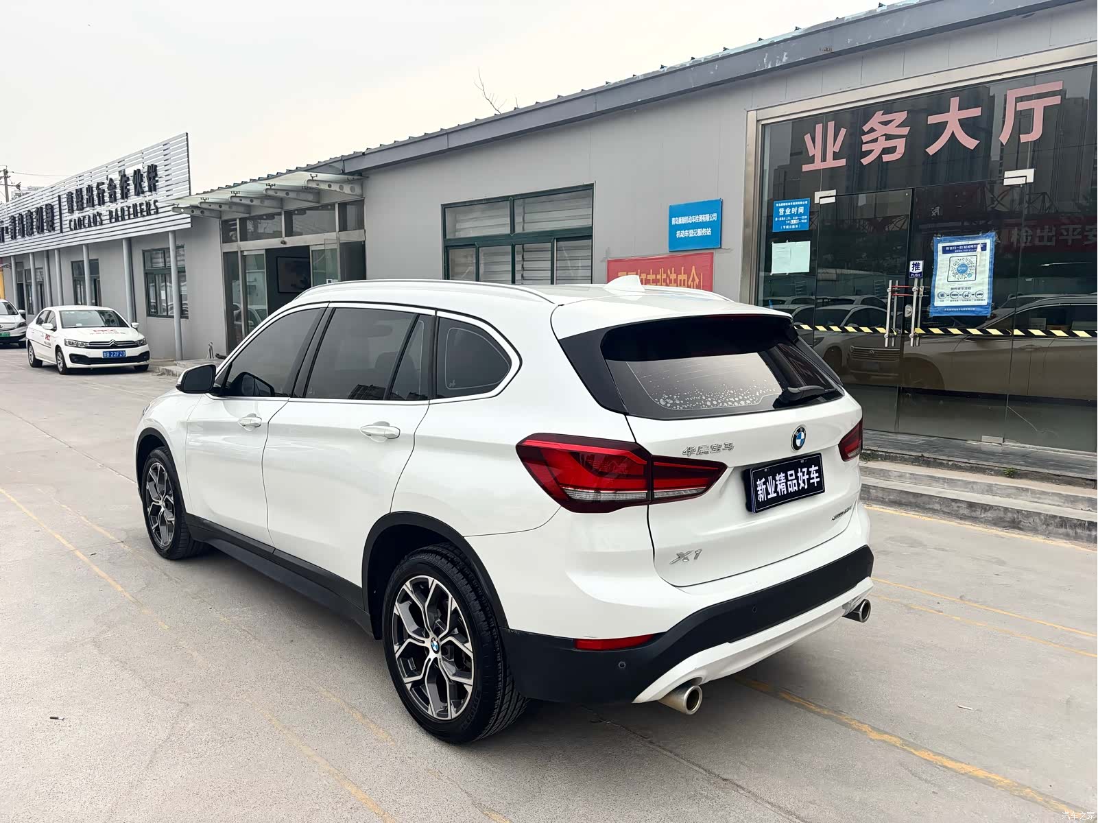 BMW X1, 2020 все фото