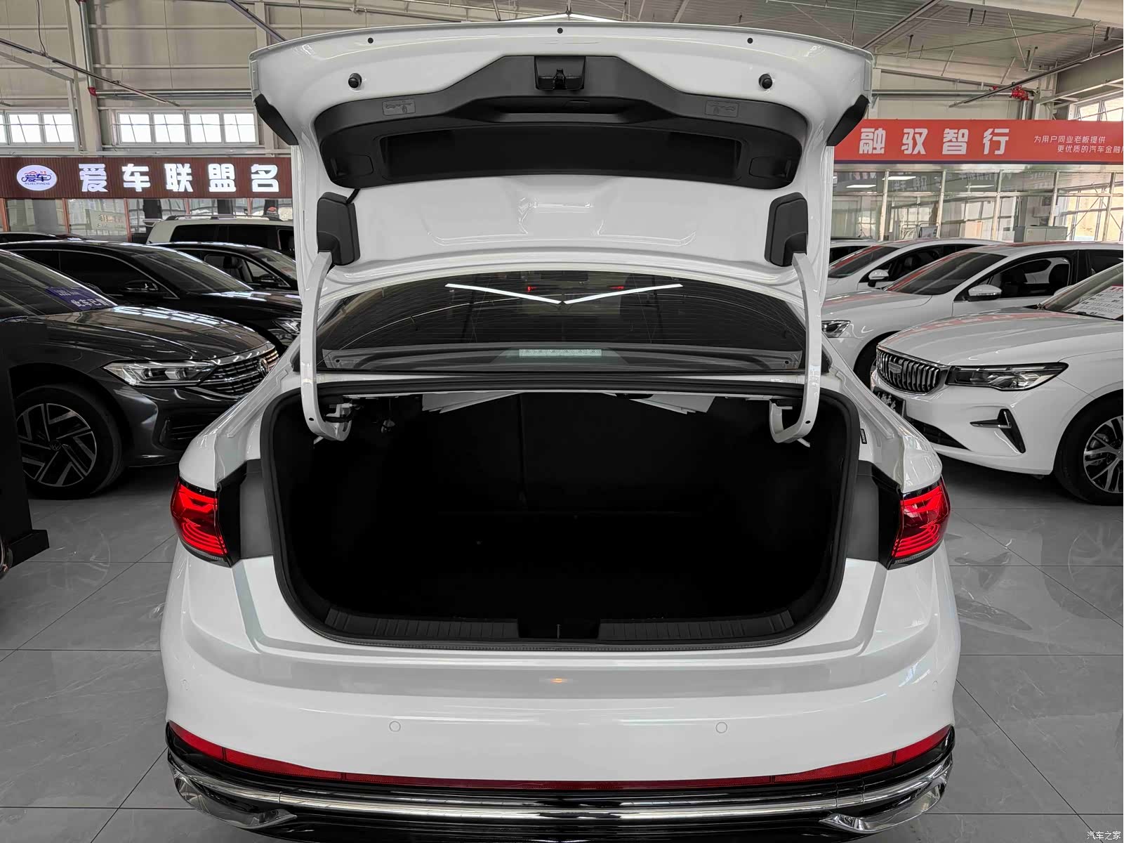 Volkswagen Sagitar, 2022 18