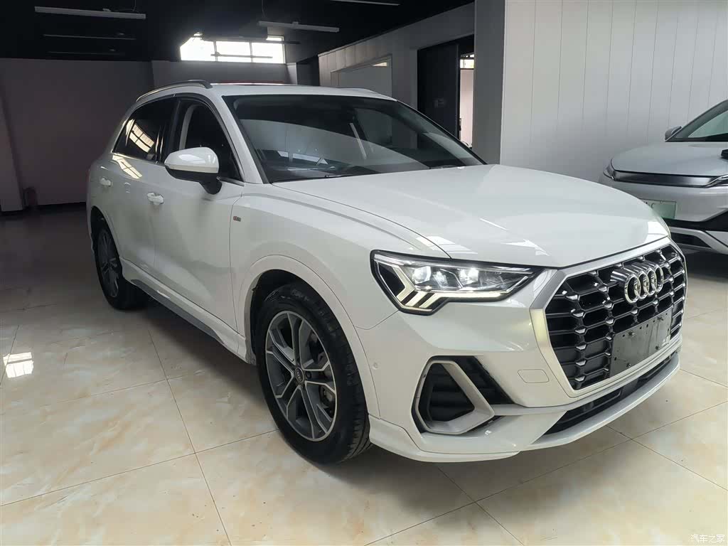 Audi Q3, 2022 4