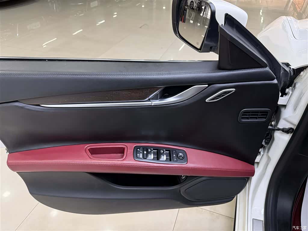 Maserati Ghibli, 2015 15