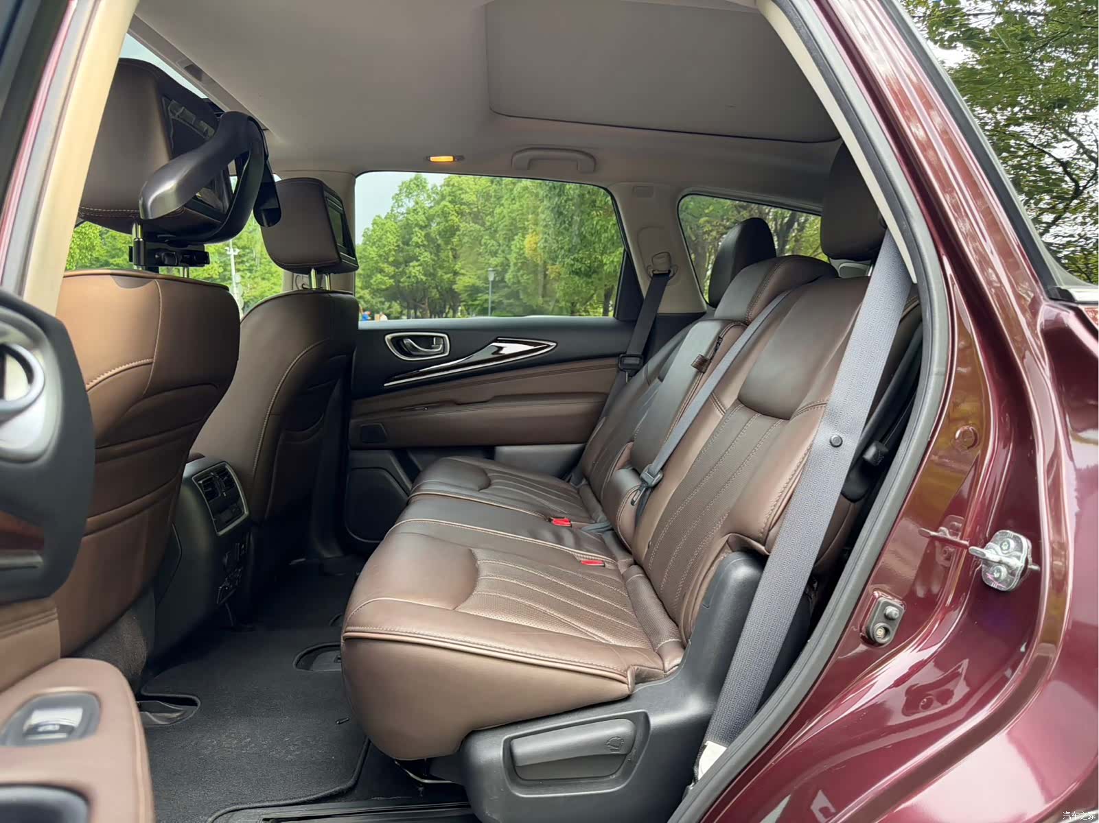 Infiniti JX35, 2013 12