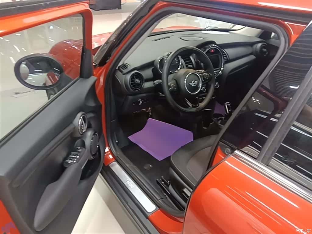 Mini ONE, 2019 16