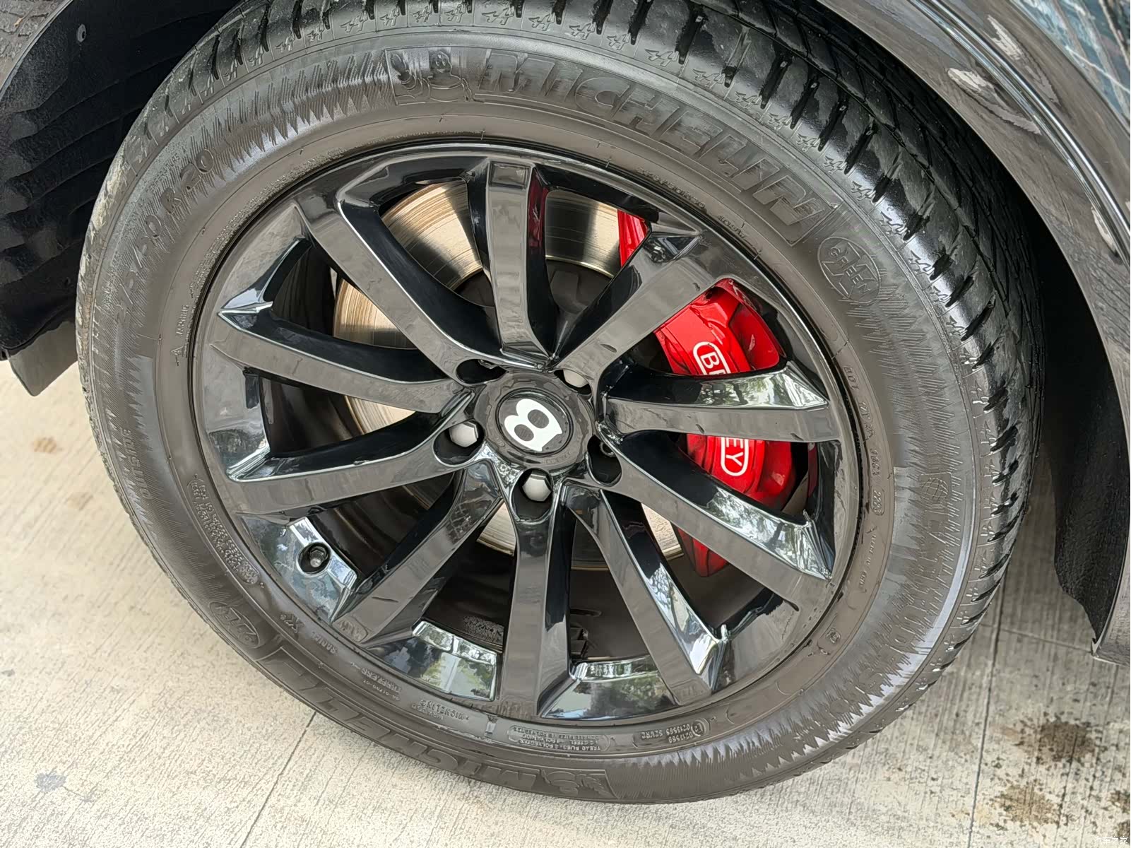 Bentley Bentayga, 2019 13