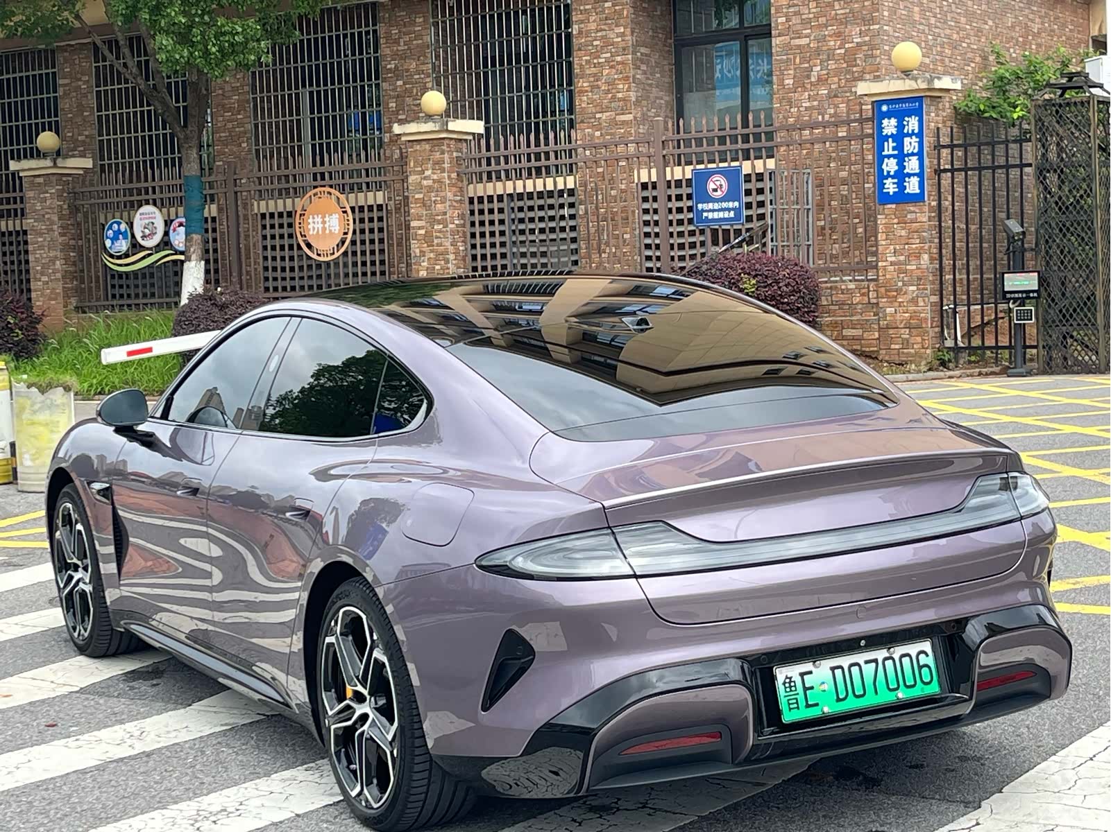 Xiaomi SU7, 2025 13