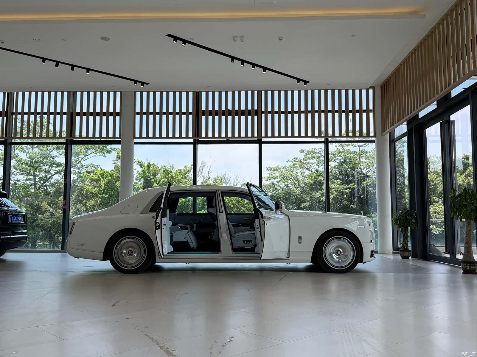 Rolls-Royce Phantom, 2024 все фото