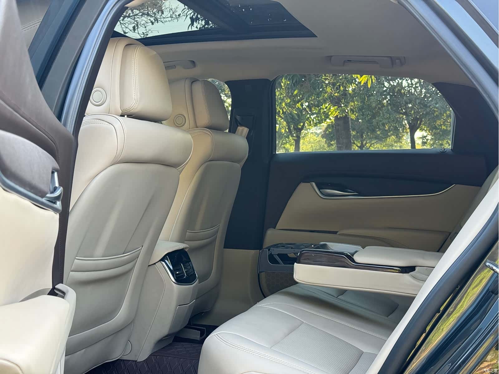 Cadillac XTS, 2013 9