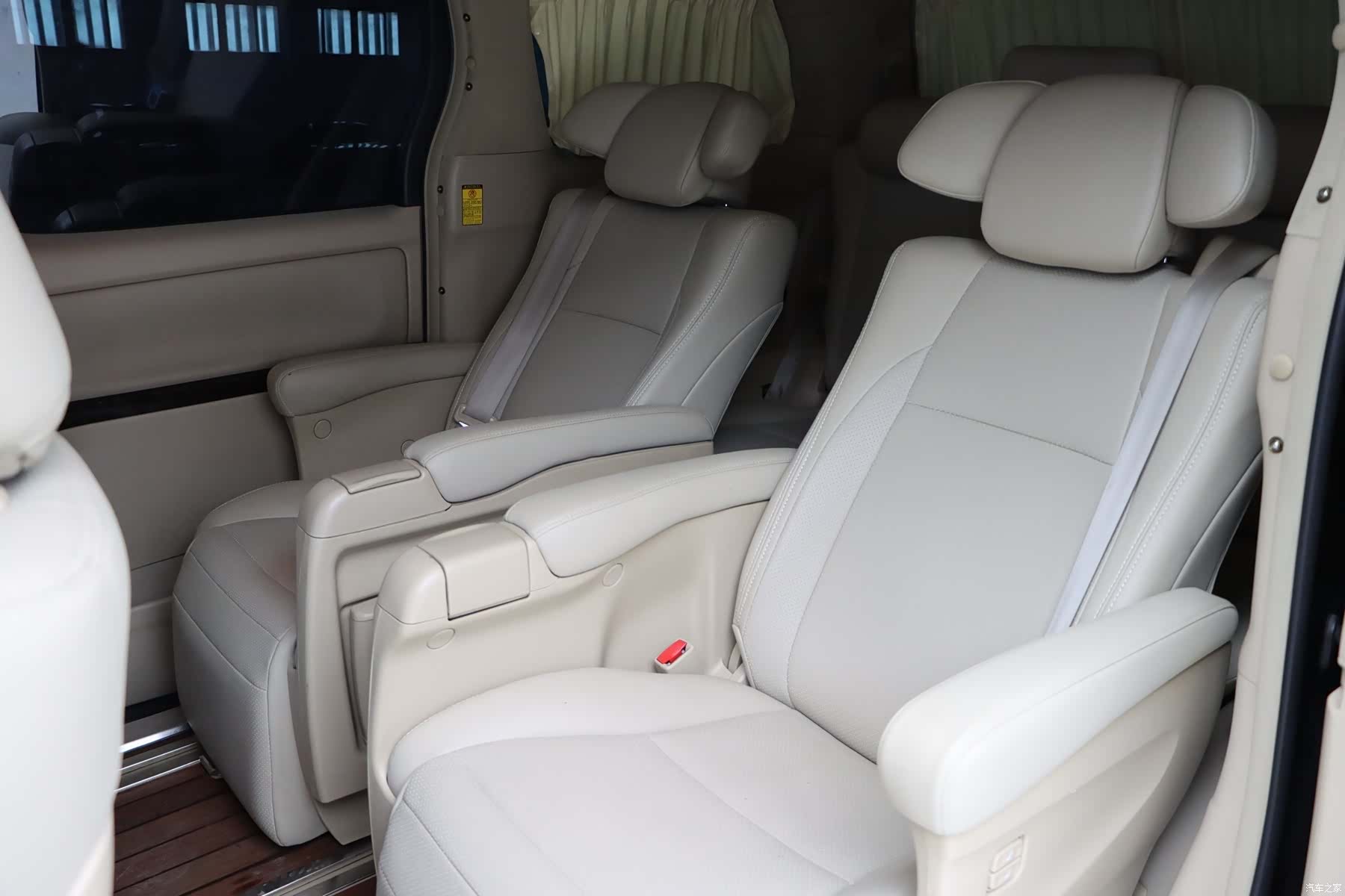 Toyota Alphard, 2015 29