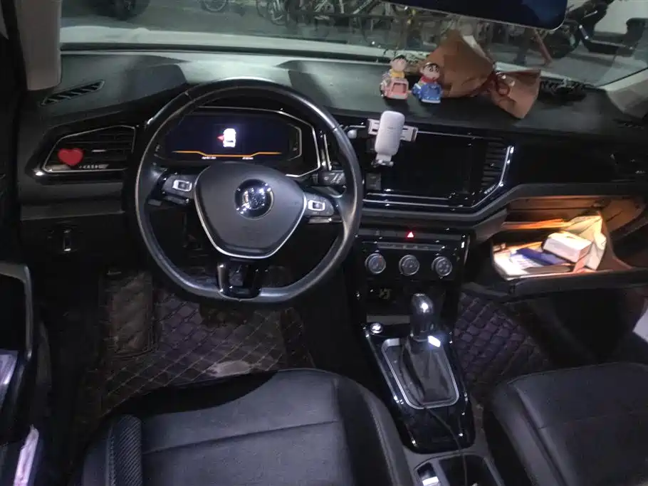 Volkswagen T-ROC exploring Songs