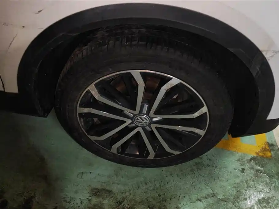 Volkswagen T-ROC exploring Songs