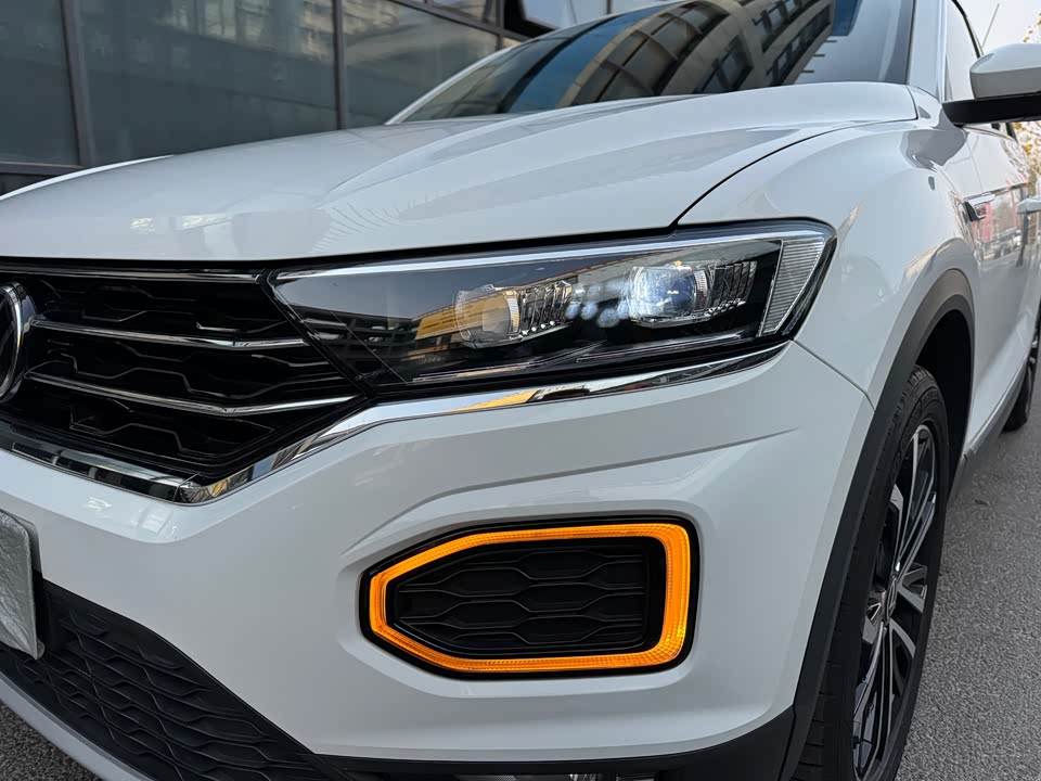 Volkswagen T-ROC exploring Songs