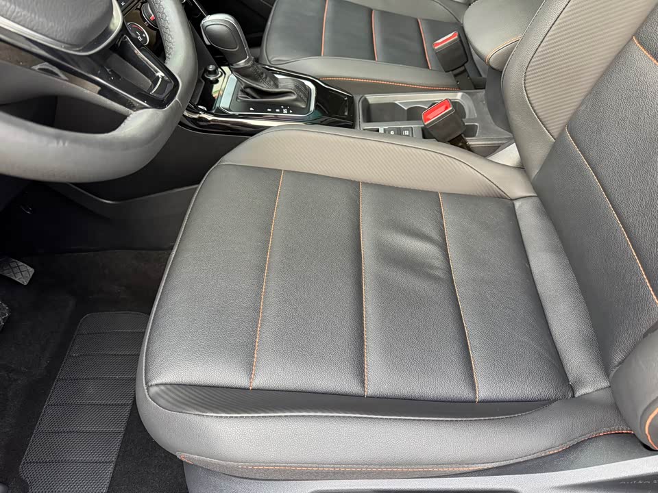 Volkswagen T-ROC exploring Songs