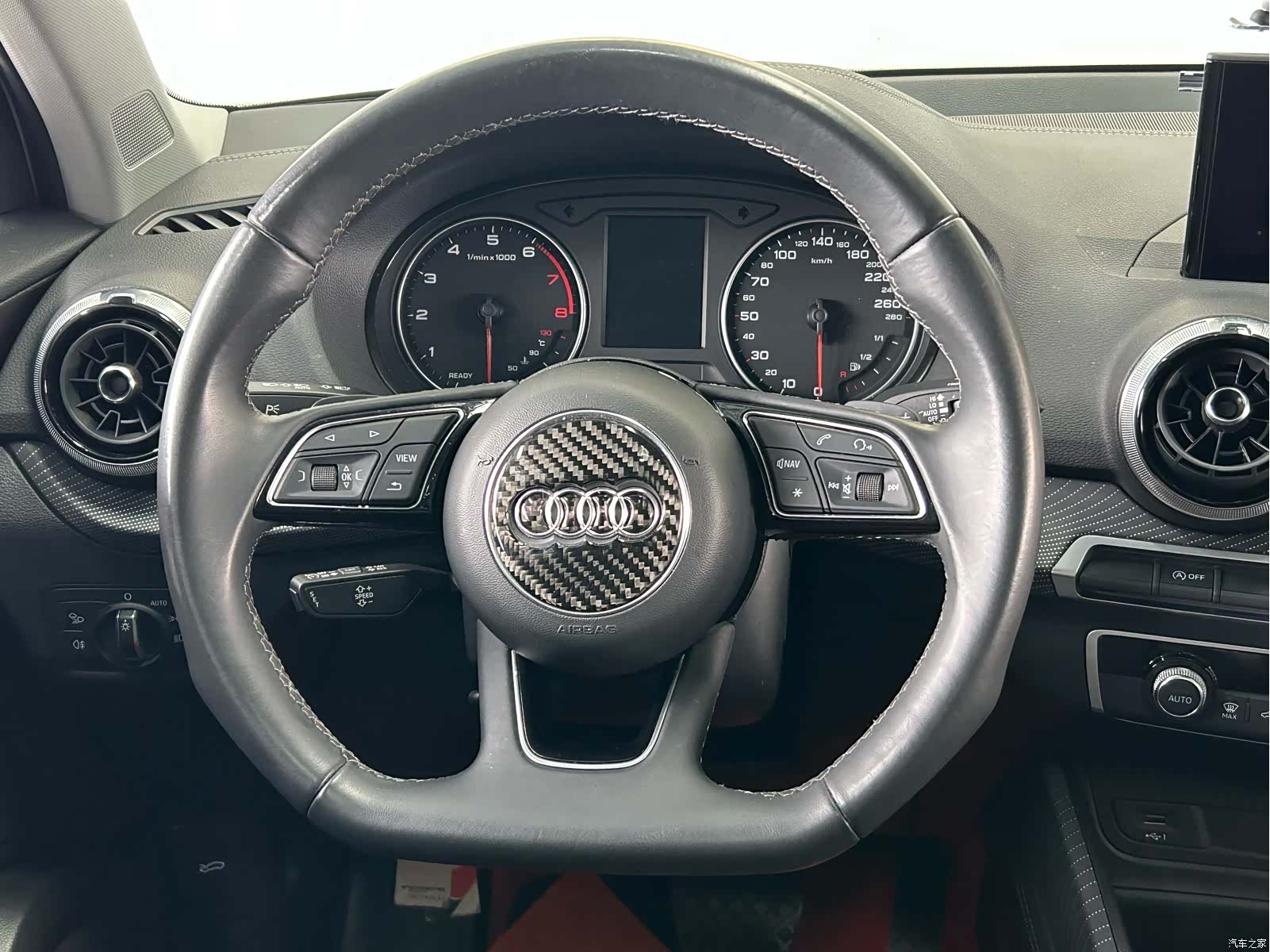 Audi Q2L, 2025 18