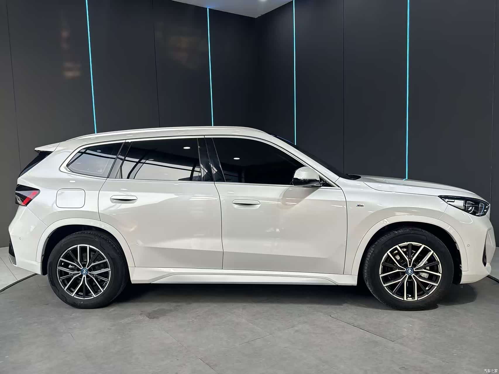 BMW iX1, 2024 все фото