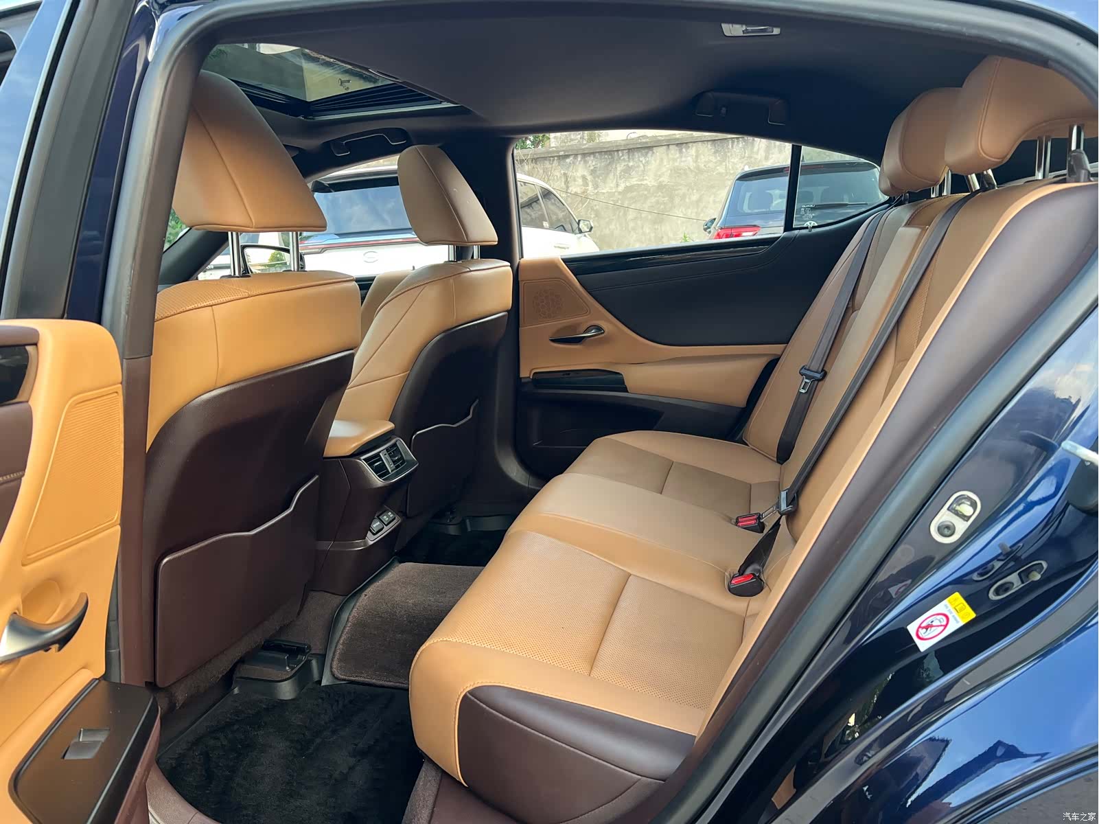 Lexus ES, 2018 7