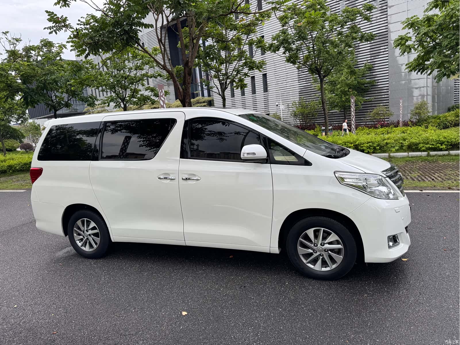 Toyota Alphard, 2013 все фото