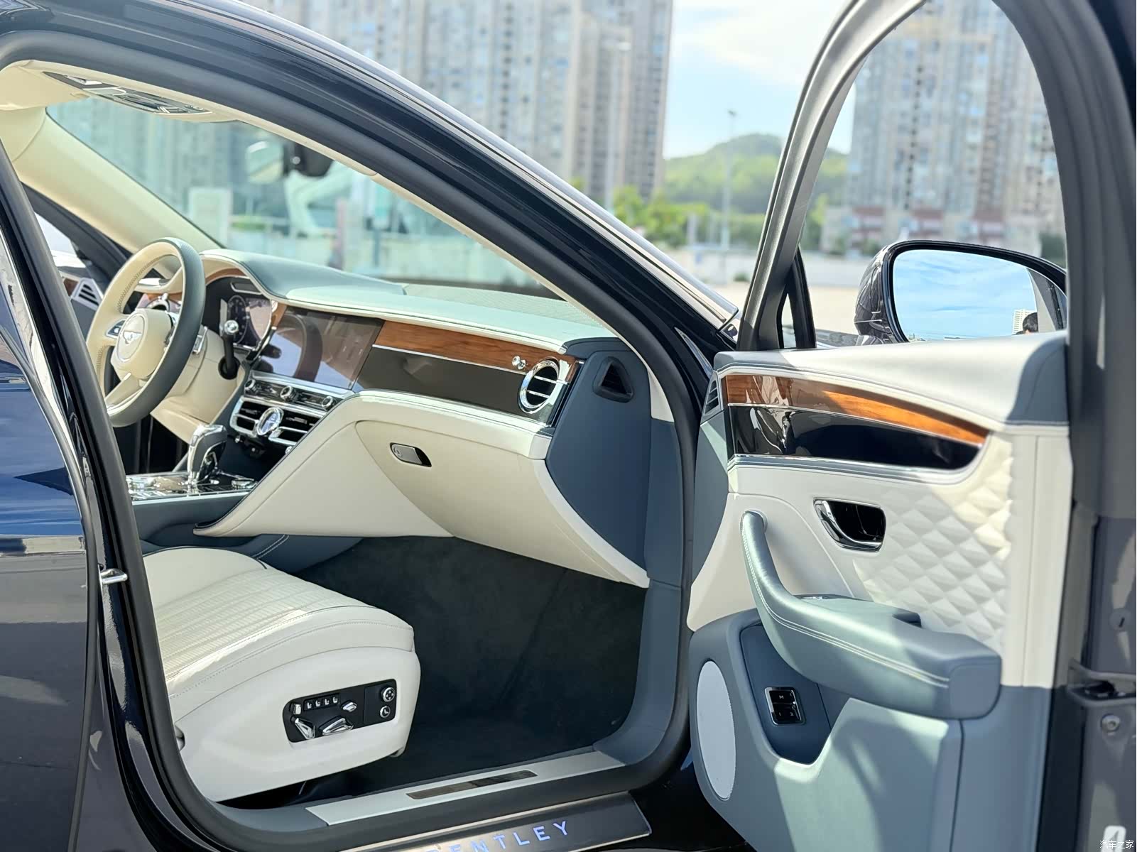 Bentley Flying Spur, 2022 6