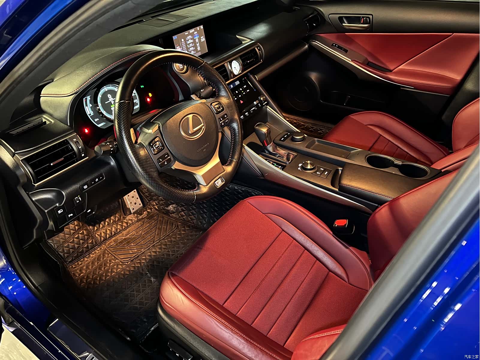 Lexus IS, 2018 9