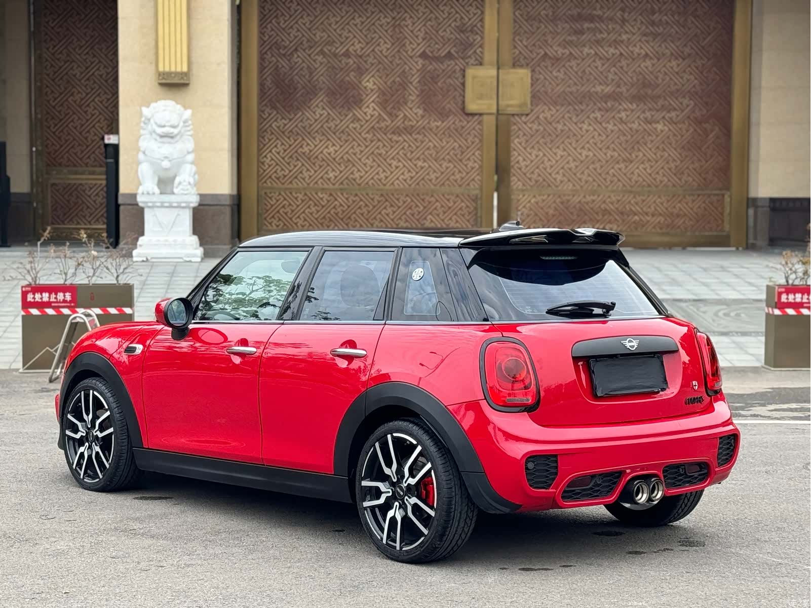 Mini ONE, 2019 17