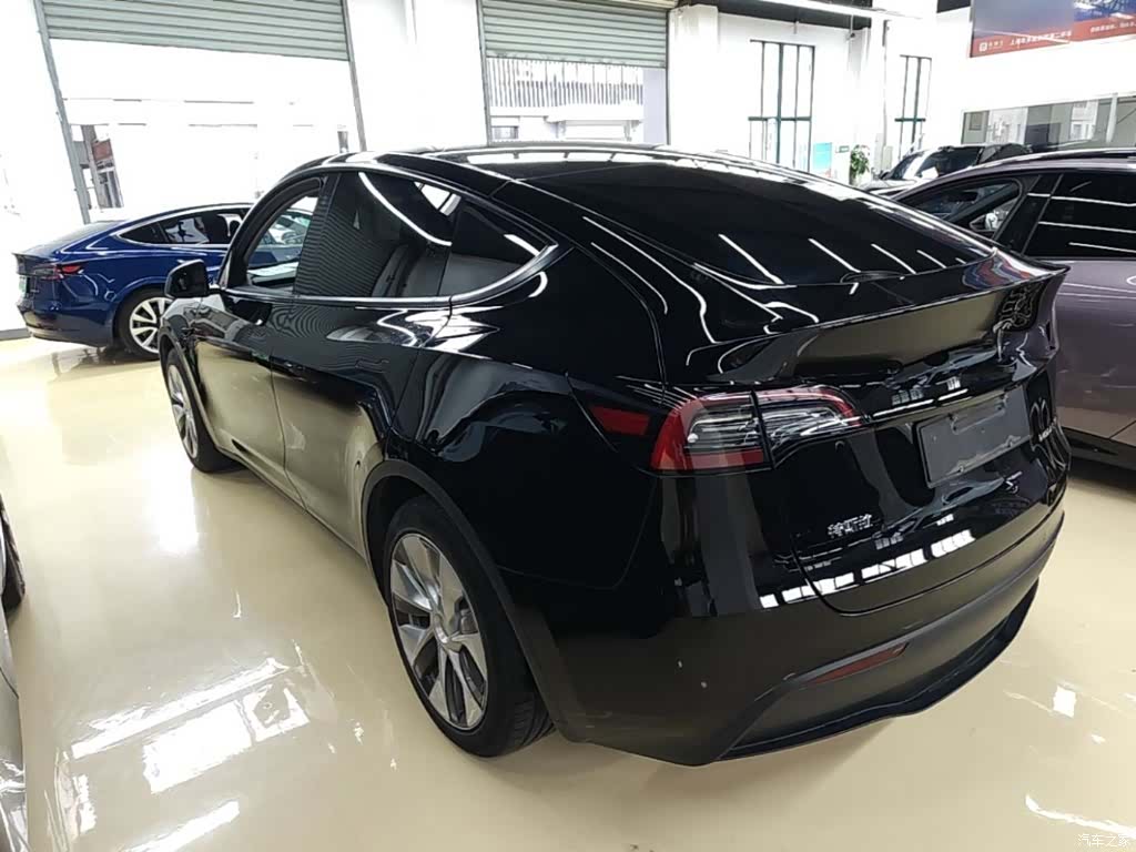 Tesla Model Y, 2023 все фото