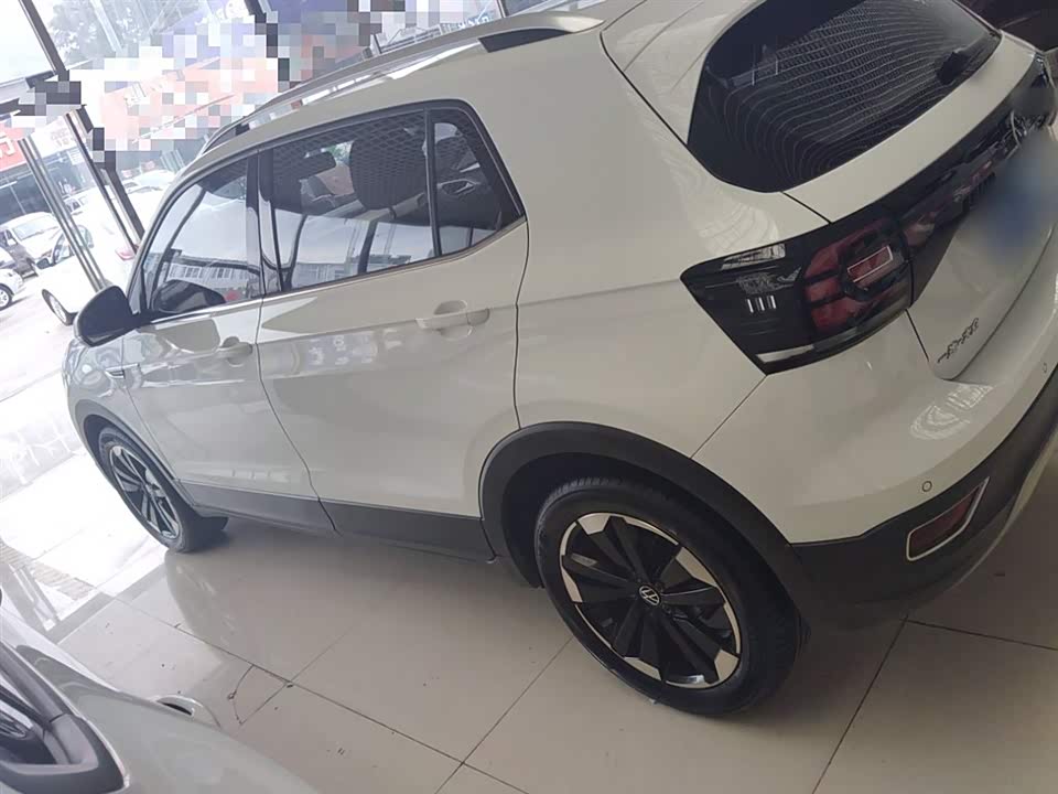 Volkswagen Exploring the shadow
