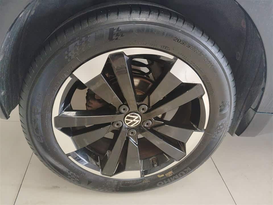 Volkswagen Exploring the shadow