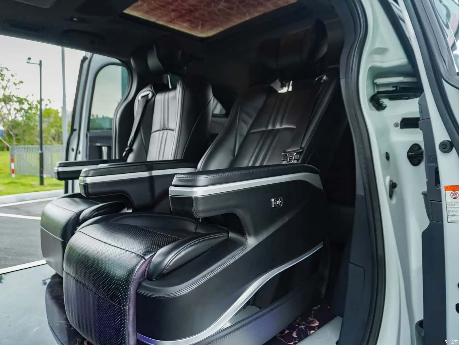 Toyota Granvia, 2023 8