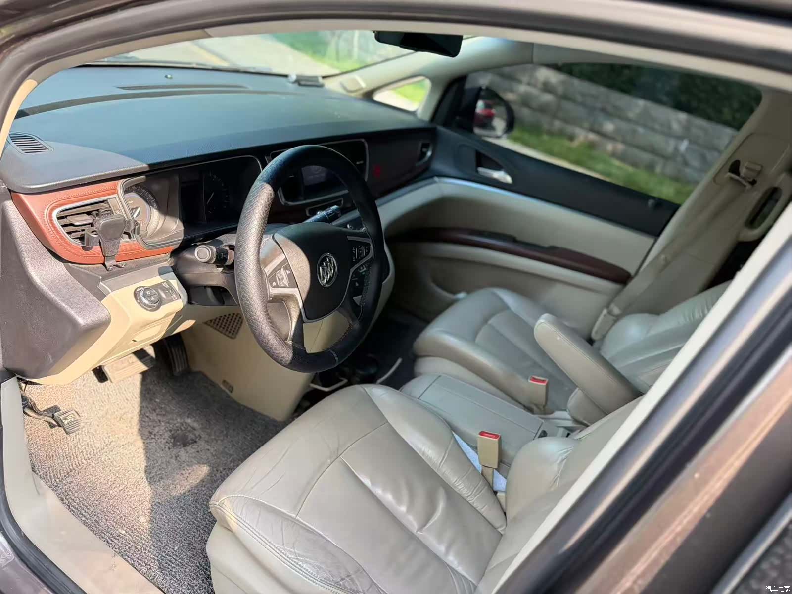 Buick GL8, 2015 4