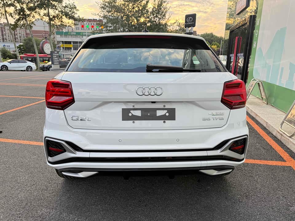 Audi Q2L