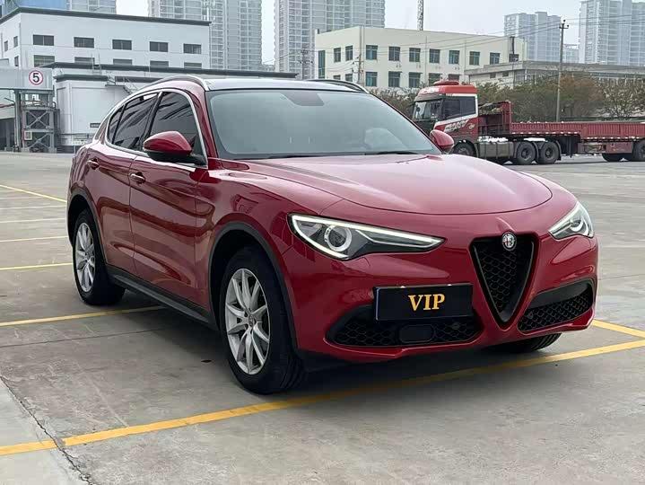 Alfa Romeo Stelvio 2017 2.0T 200HP Luxury