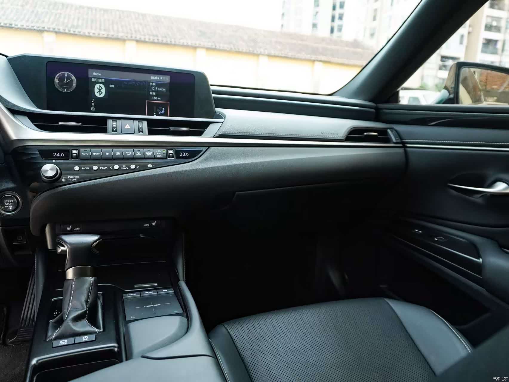 Lexus ES, 2020 23