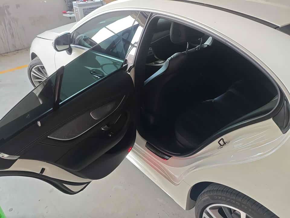 Mercedes-Benz CLS Mercedes-Benz CLS