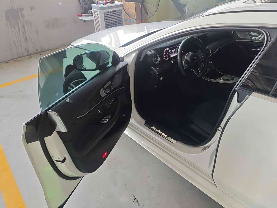 Mercedes-Benz CLS Mercedes-Benz CLS