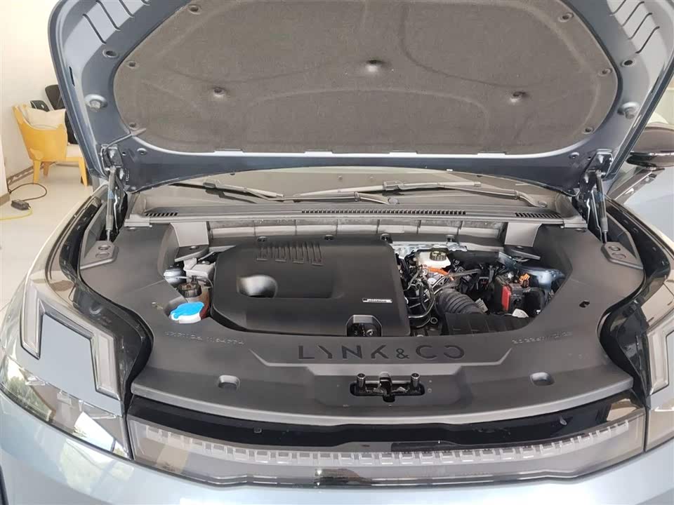 Lynk & Co 08 EM-P