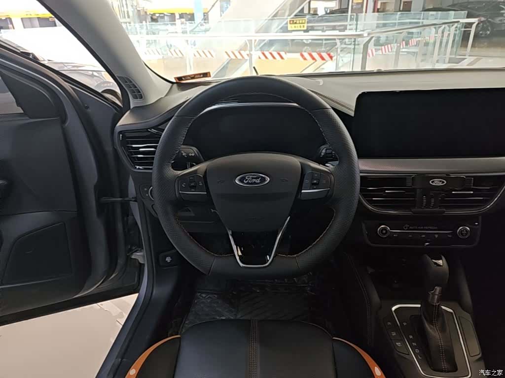 Ford Focus, 2022 11