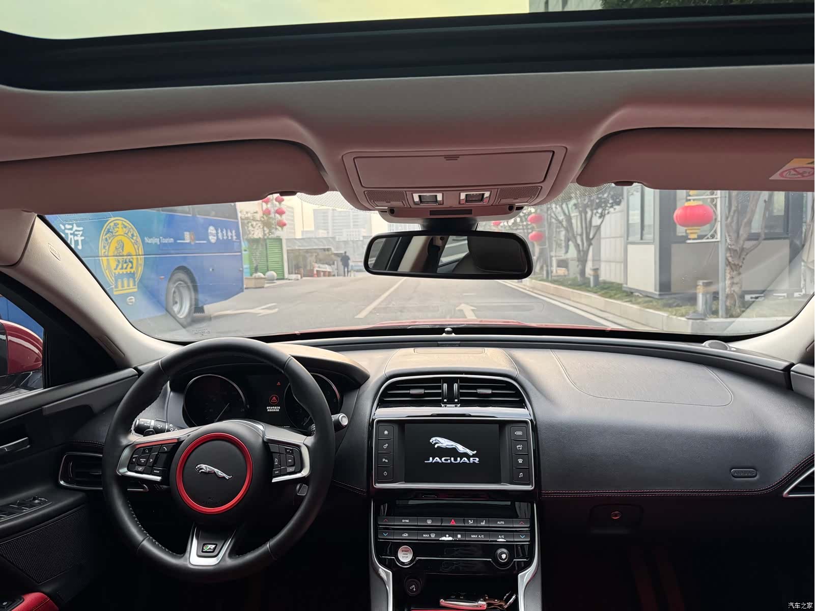 Jaguar XE, 2016 18