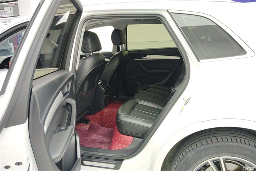Audi Q5L, 2021 11