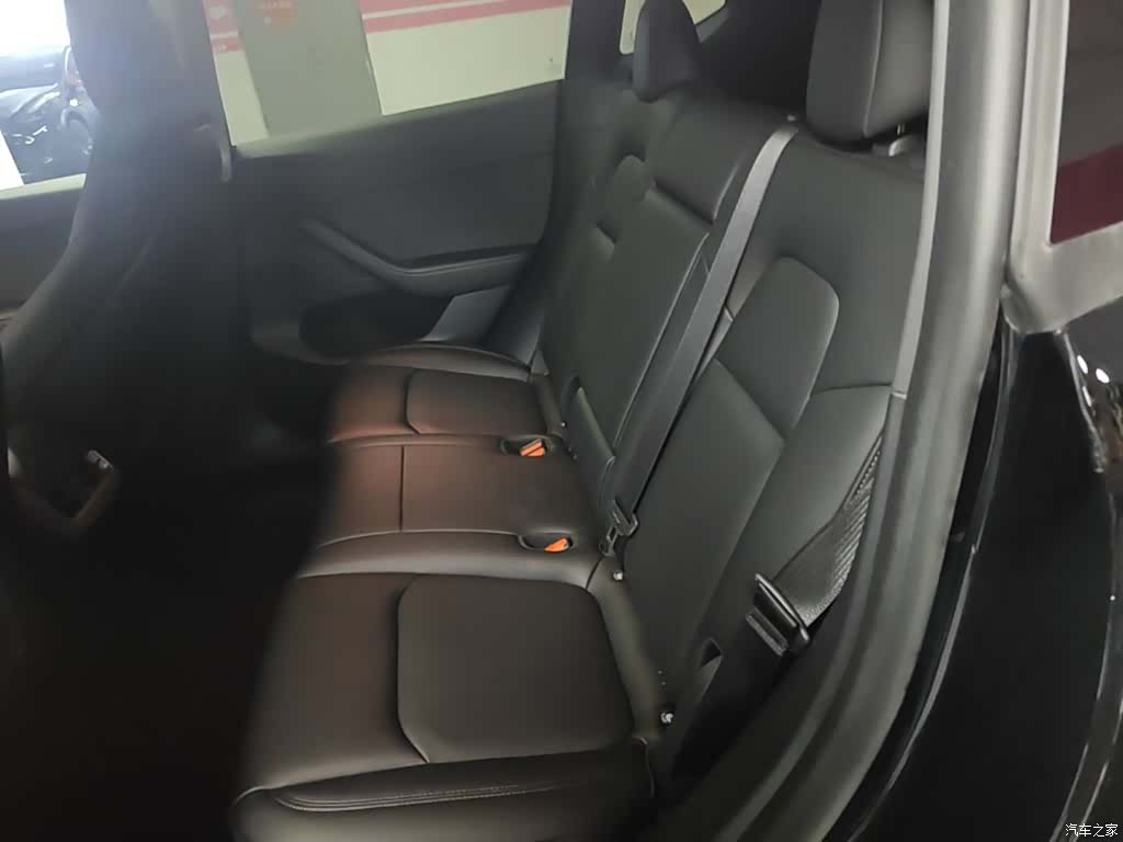Tesla Model Y, 2023 17