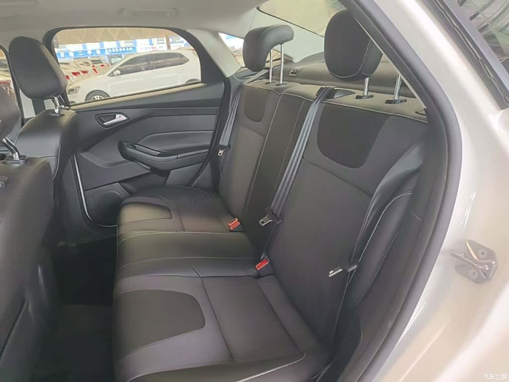 Ford Focus, 2015 13
