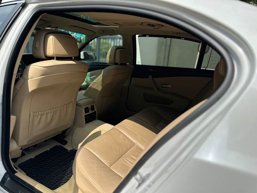 BMW 5 Series 2009, фото 16