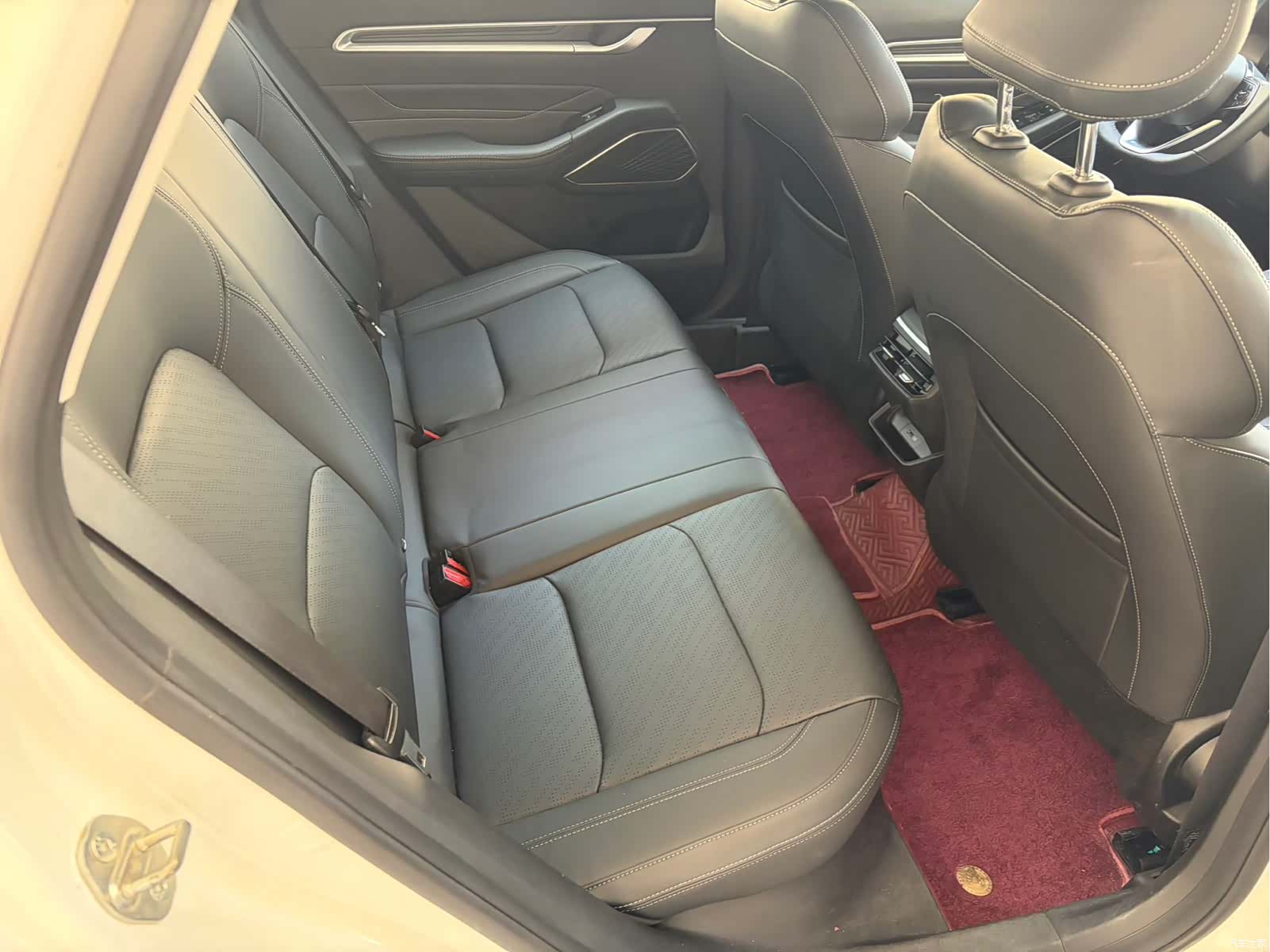 Geely Emgrand, 2022 все фото