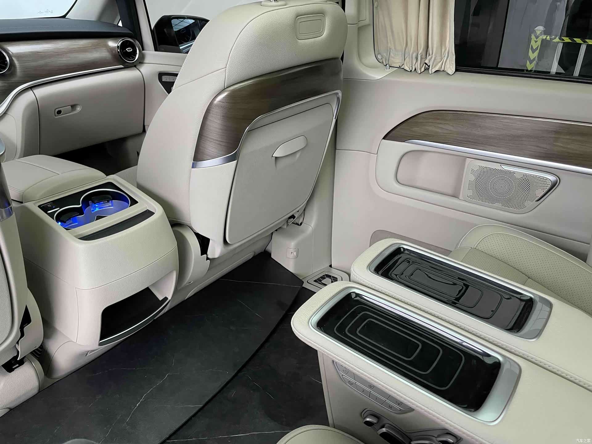 Mercedes-Benz V-Class, 2022 7