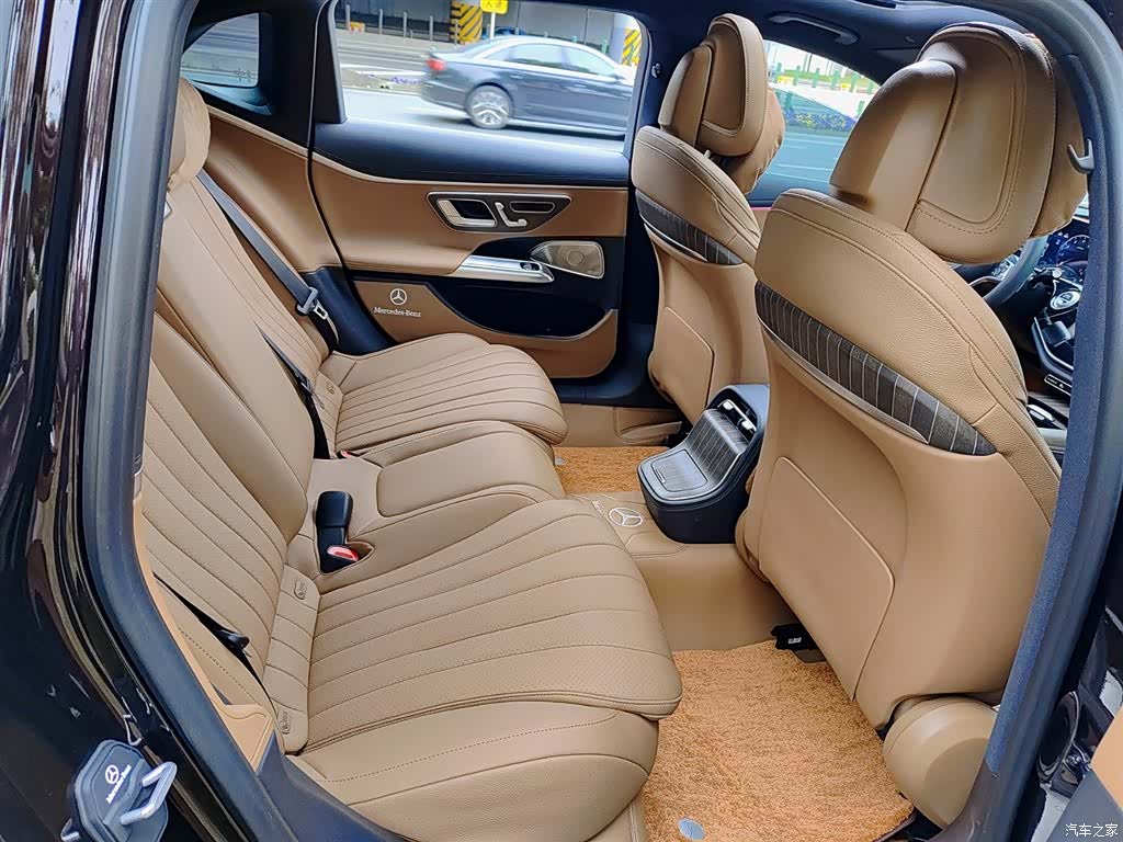 Mercedes-Benz E-Class, 2024 11