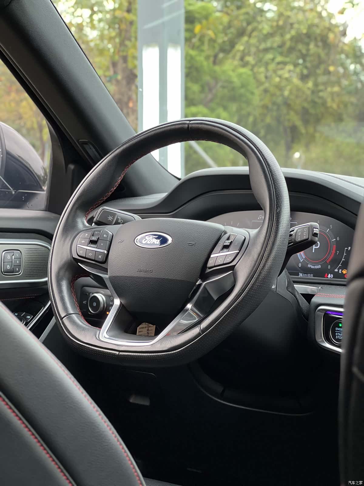 Ford Explorer, 2022 12