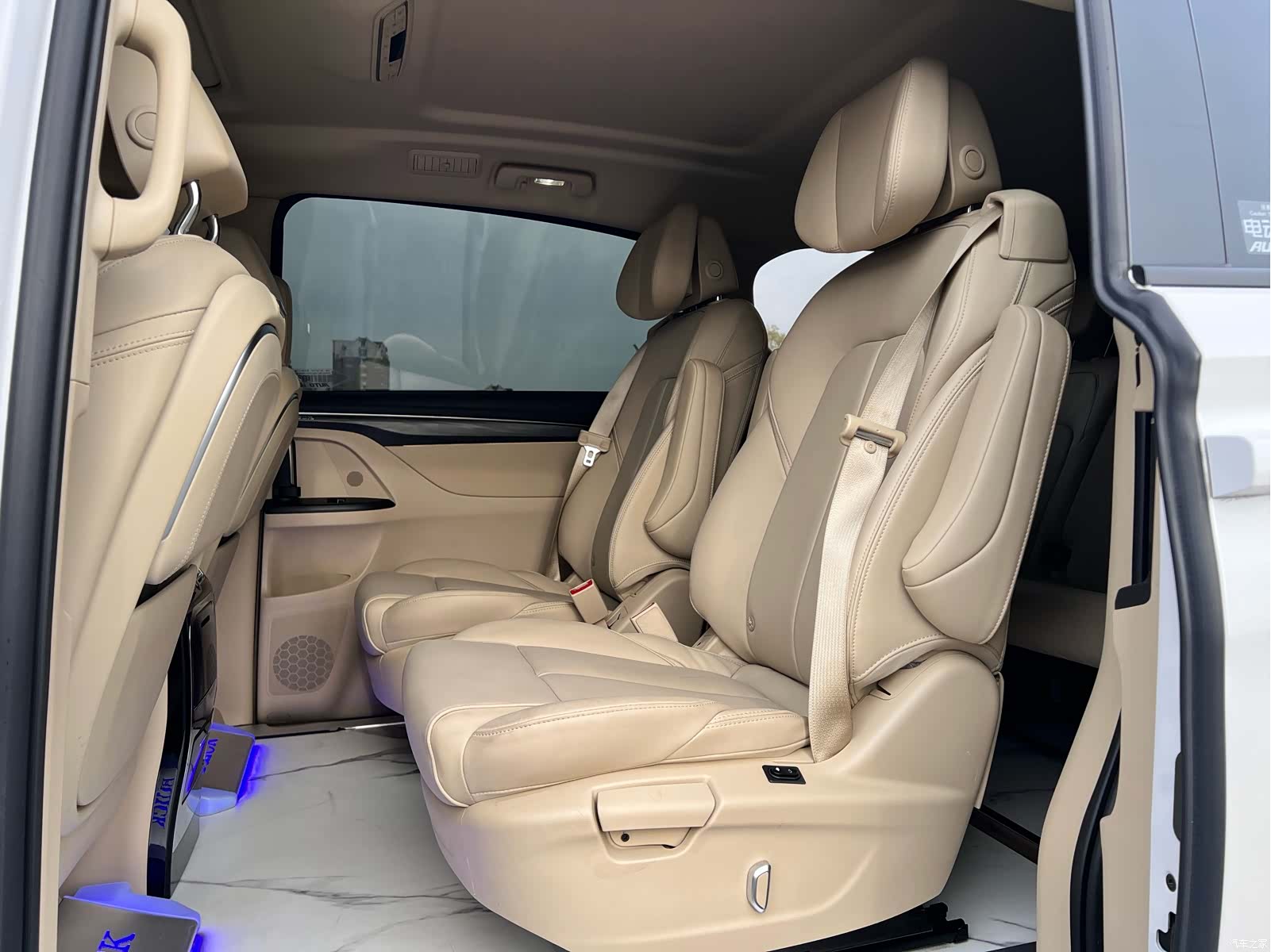 Buick GL8, 2023 9