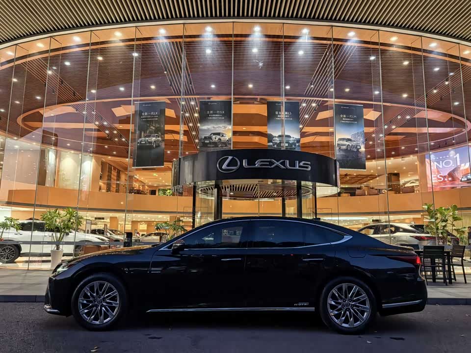 Lexus LS