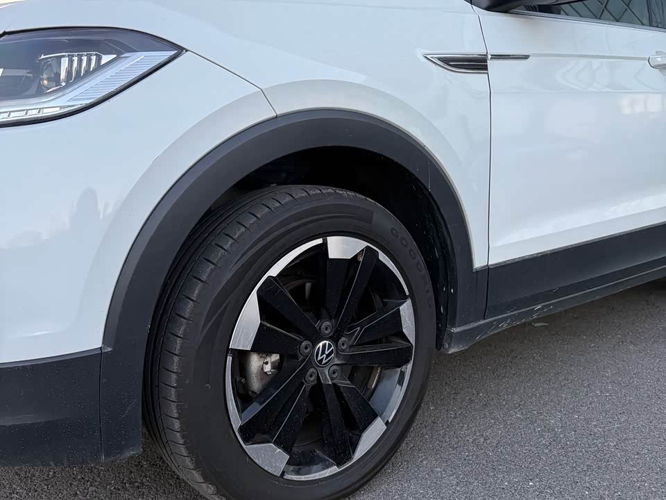 Volkswagen Exploring the shadow