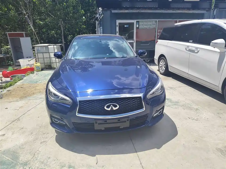 Infiniti Q50L