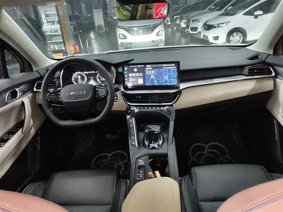 Lynk & Co 06