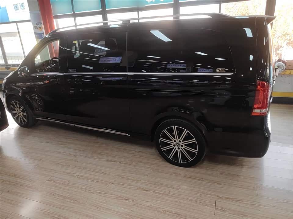 Mercedes-Benz V-class